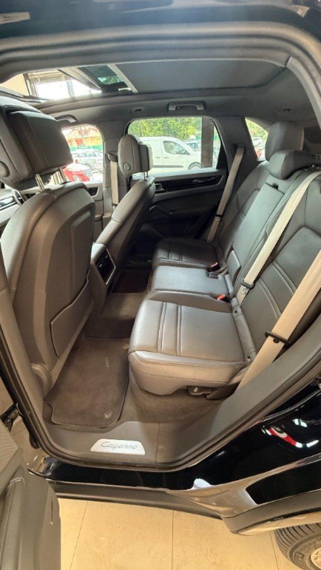 PORSCHE Cayenne 3.0 V6 E-Hybrid Platinum Edition