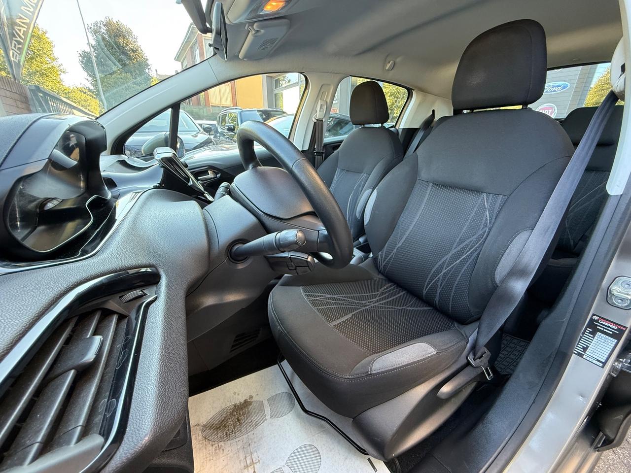 Peugeot 208 1.4 HDi 68 CV 5 porte Allure