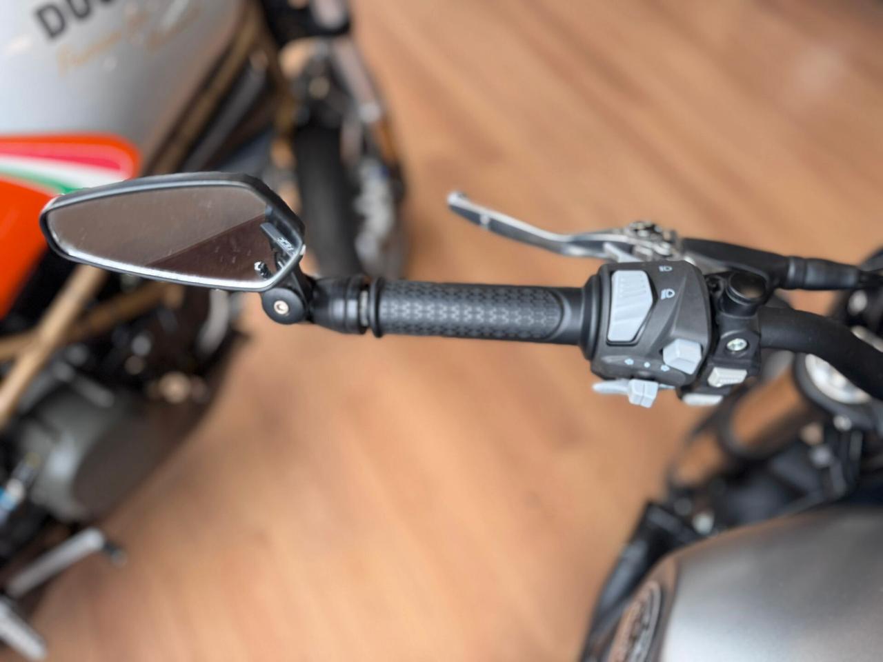 Benelli Leoncino 800