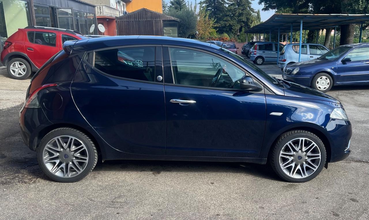 Lancia Ypsilon 1.2 69 CV 5 porte GPL Ecochic Platino