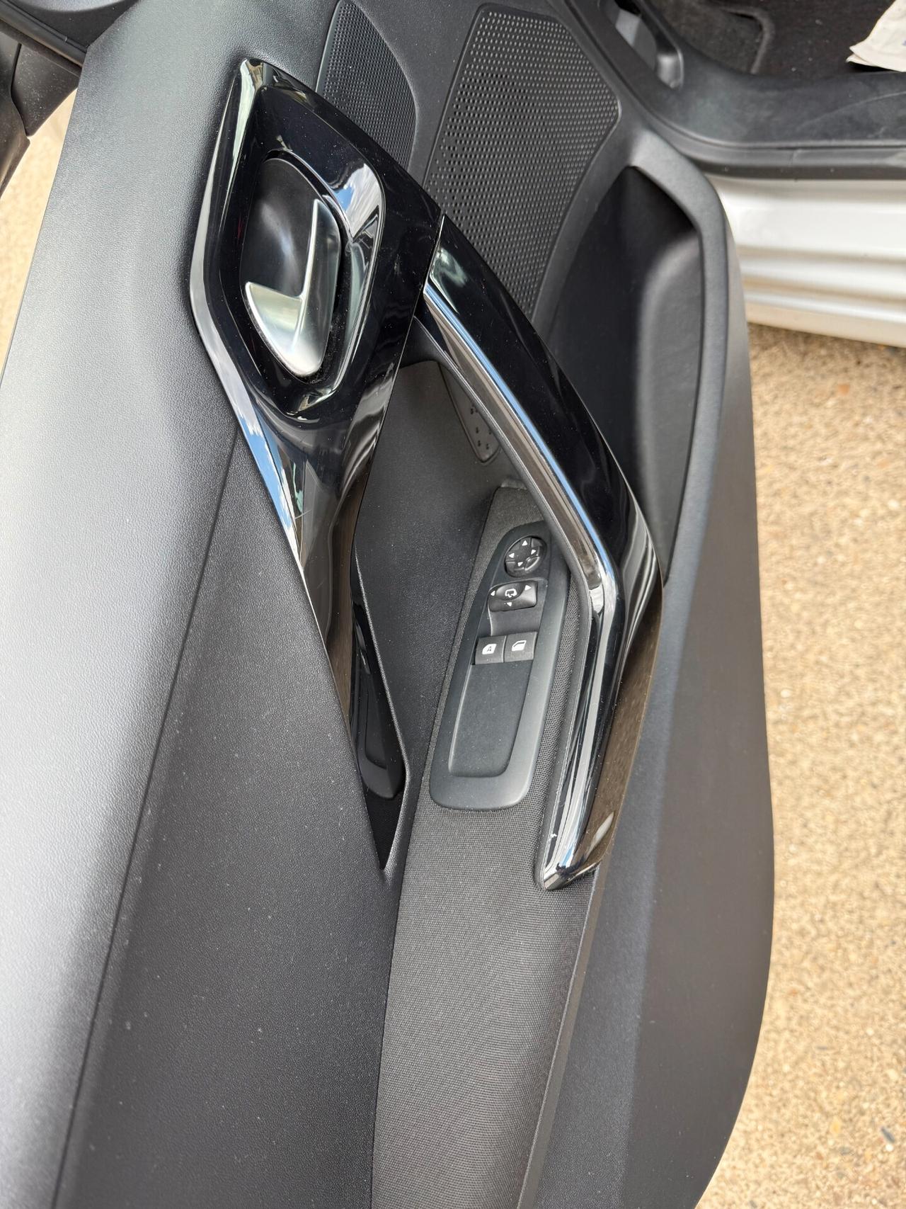 Peugeot 208 PureTech 82 5 porte Allure