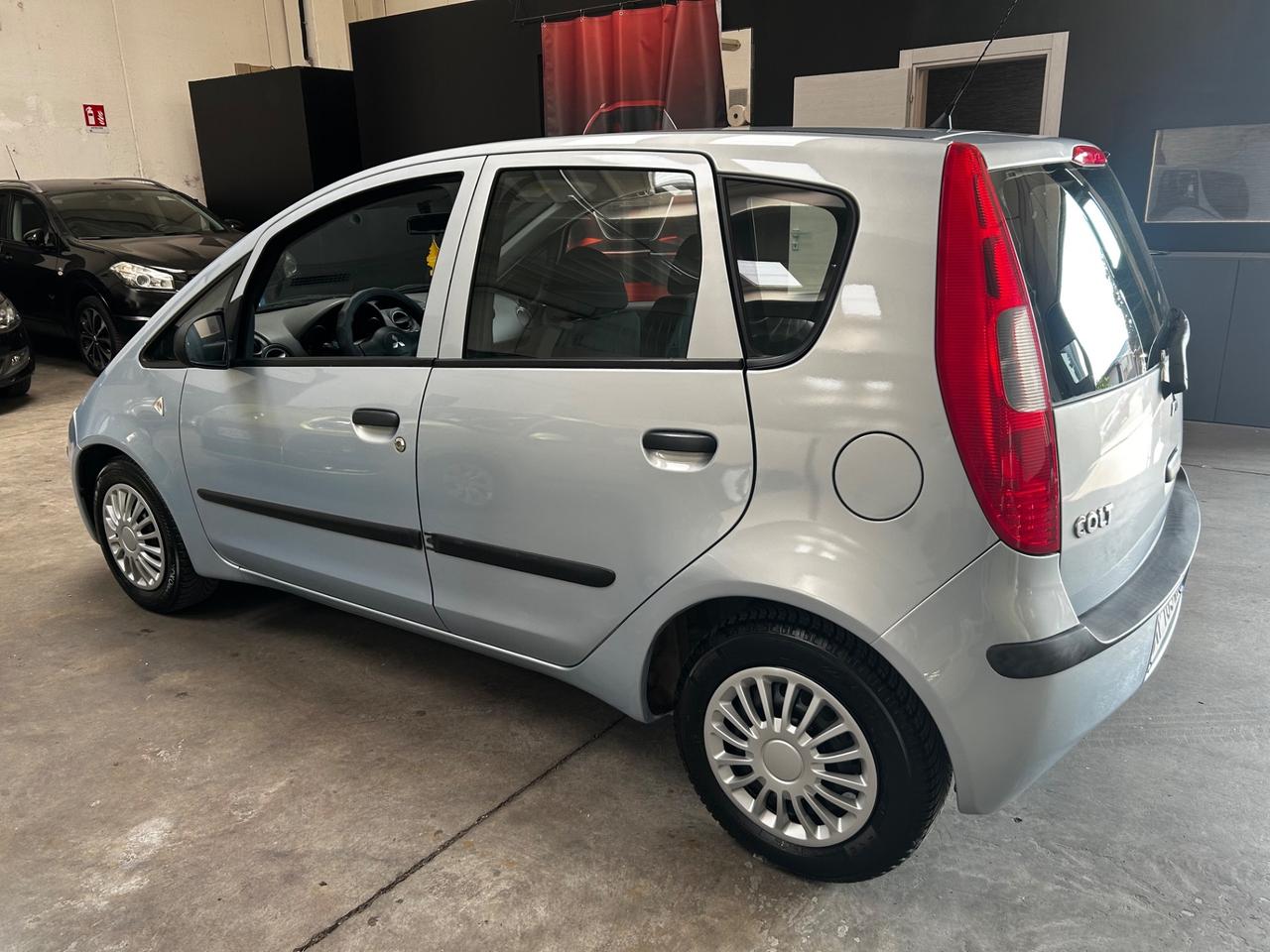 Mitsubishi Colt 1100cc benzina neopatentati
