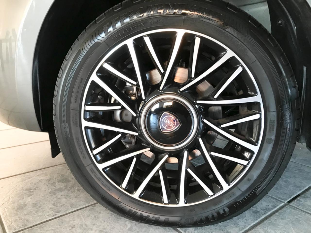 Lancia Ypsilon 1.0 FireFly 5 porte S&S Hybrid Platino