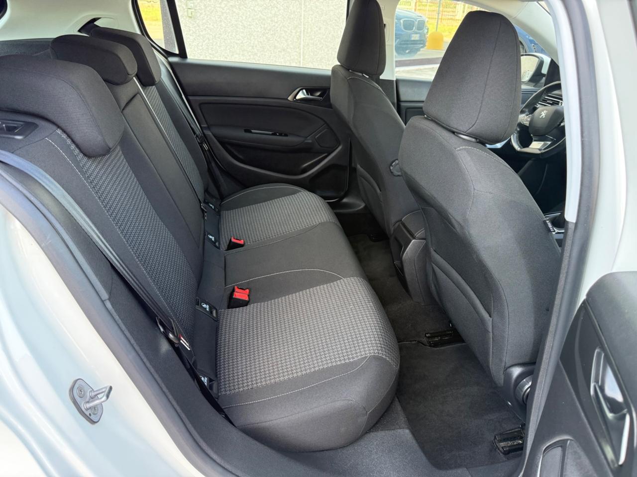 Peugeot 308 Berlina 1.5 130 Cv Bianco perla