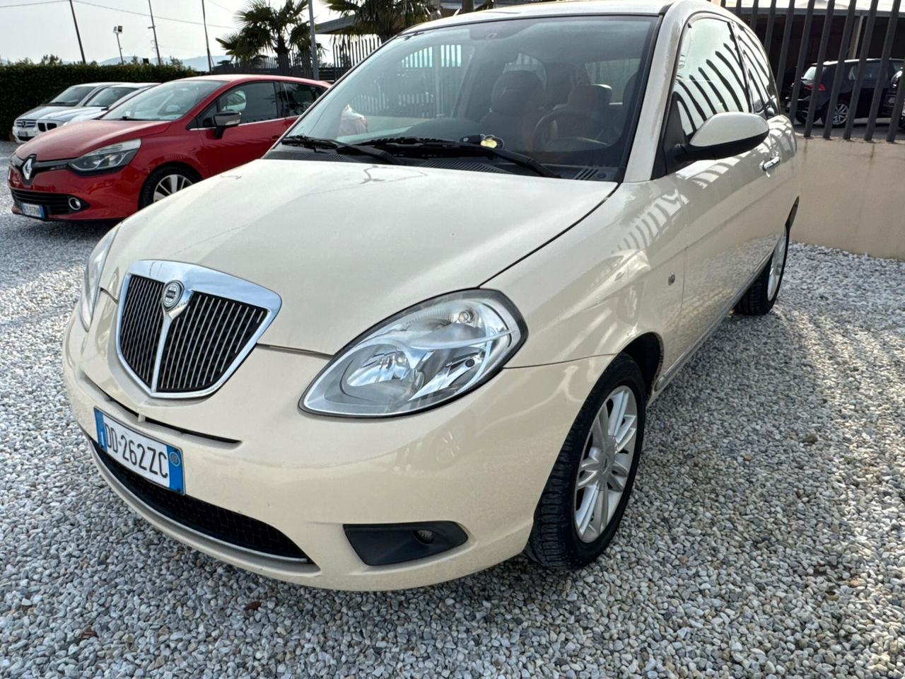 Lancia Ypsilon 1.3 MJT 90 CV Platino