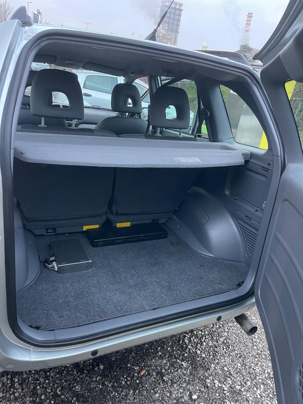 Toyota RAV 4 RAV4 2.0 16V cat 5 porte Sol