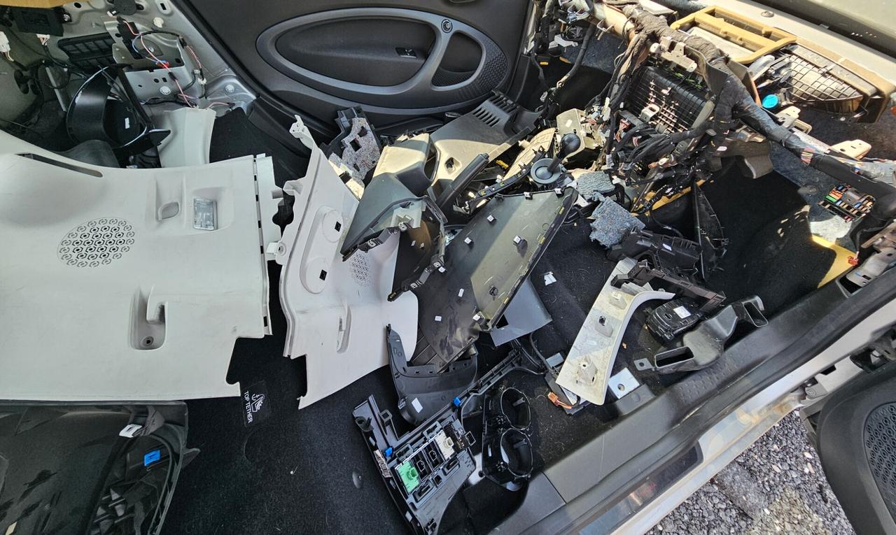 FURTO PARZIALE Smart ForTwo EQ Ushuaïa
