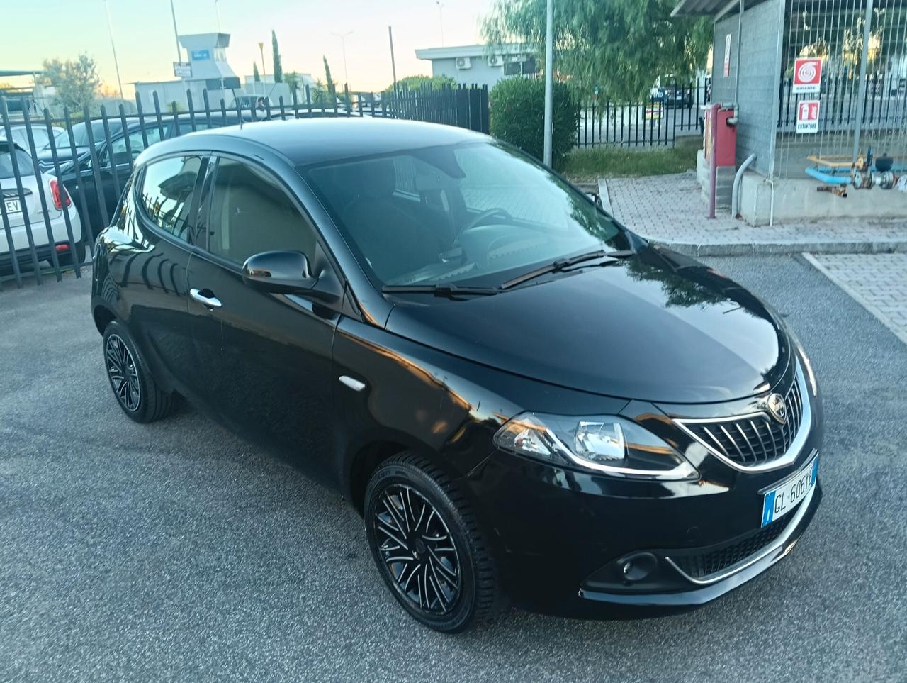 Lancia Ypsilon 1.0 FireFly 5 porte S&S Hybrid Gold Nessun vincolo finanziario