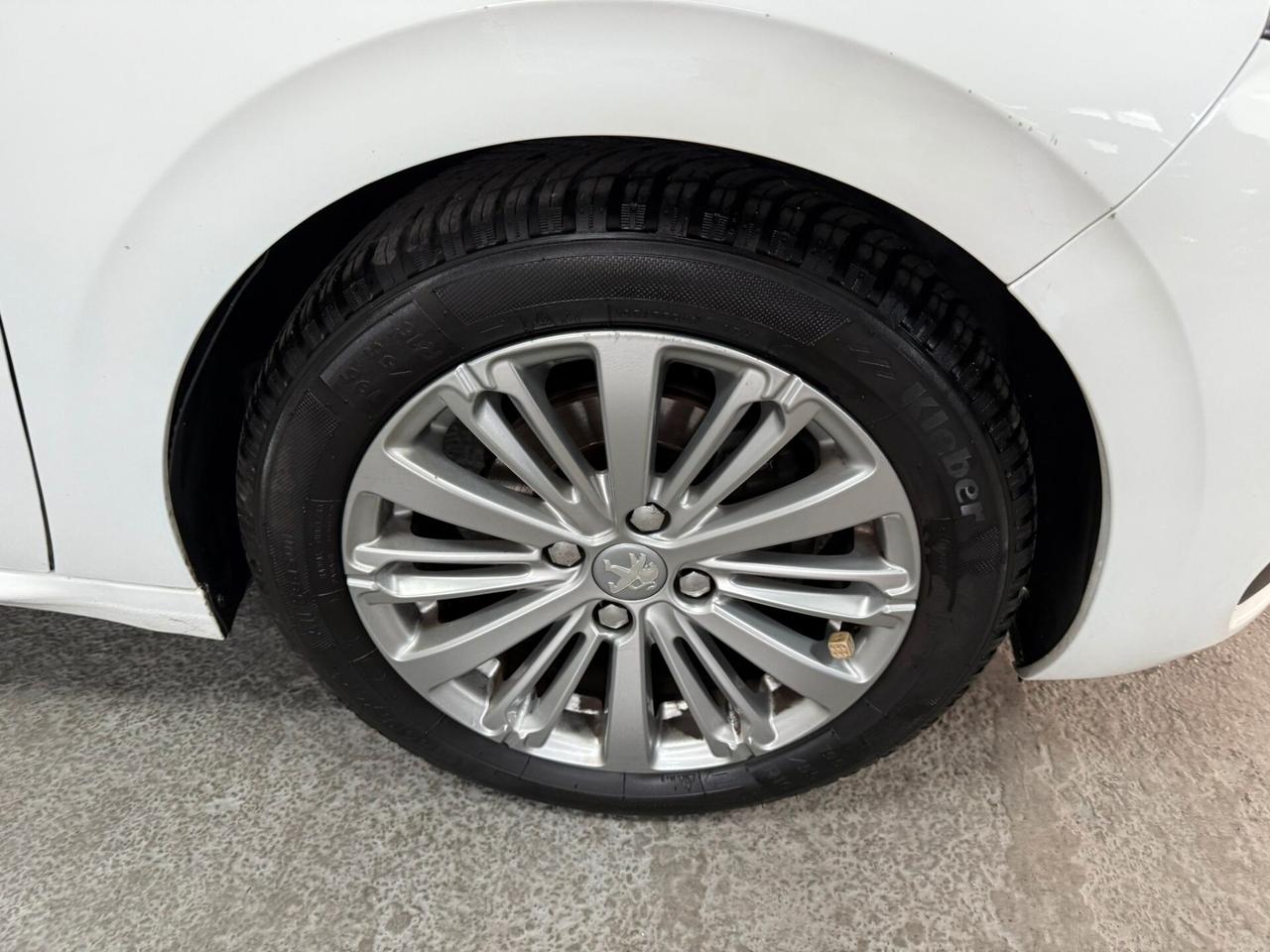 Peugeot 208 1.5 BlueHDi 100cv 5P Allure