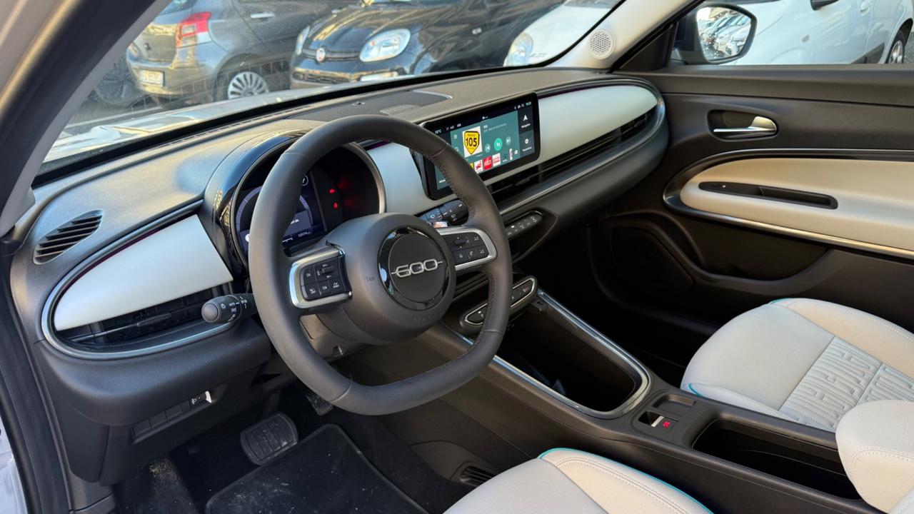 Fiat 600 Hybrid 110 CV DCT MHEV La Prima LED NAVI KAMERA PELLE CERCHI 18 SEDILI ELETTRICI RISCALDATI