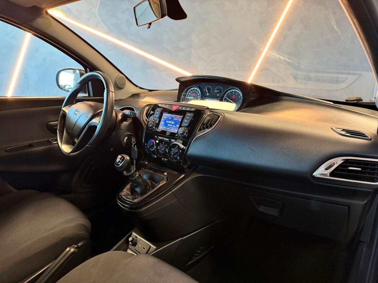 Lancia Ypsilon 1.2 69 CV 5 porte S&S Platinum