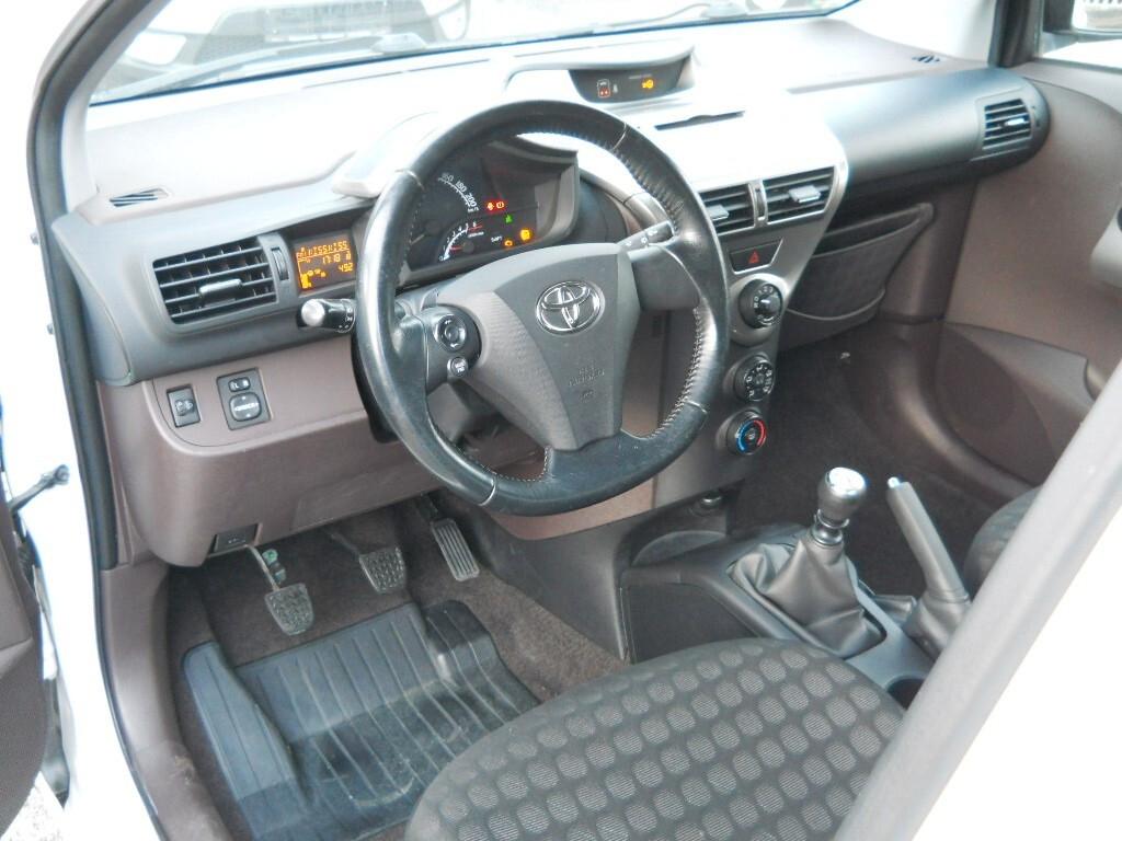 Toyota iQ 1.4 DIESEL 66 KW 90 CV 6 MARCE OK NEO PATENTATI