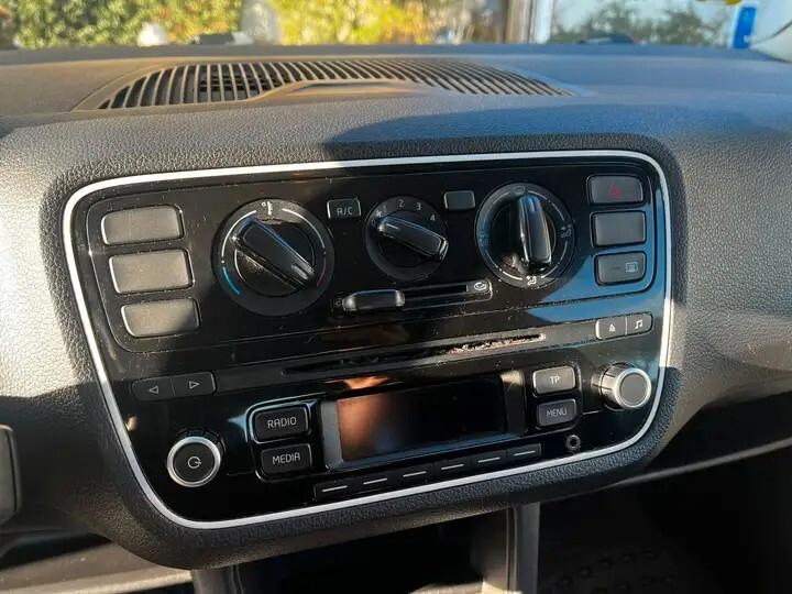 Volkswagen up! 1.0 3p. take