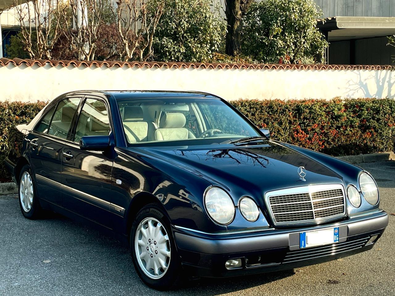 MERCEDES E200K(benzina)-U.PROPR-95000km-1999