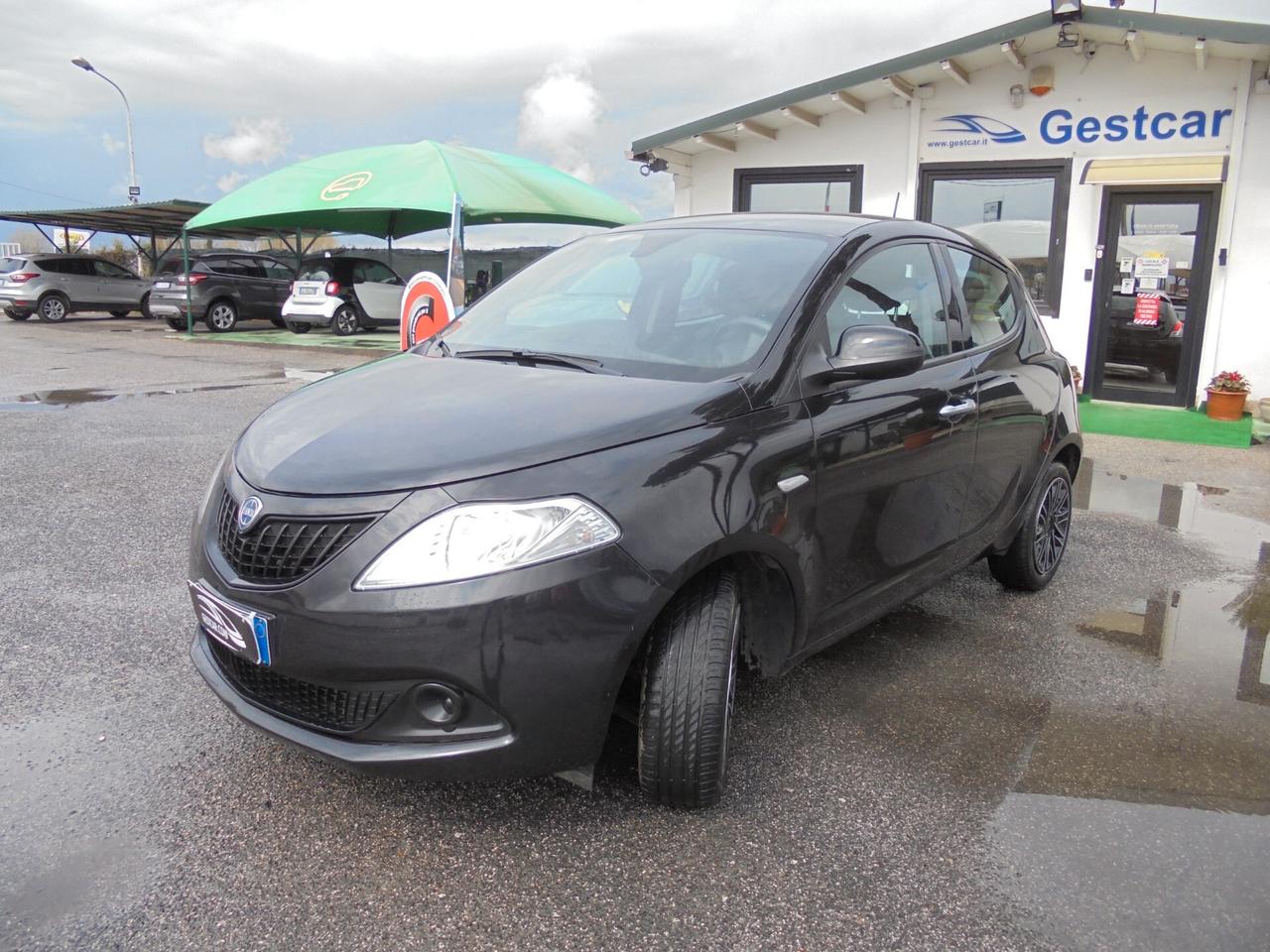 Lancia Ypsilon 1.0 FireFly 5 porte S&S Hybrid Silver
