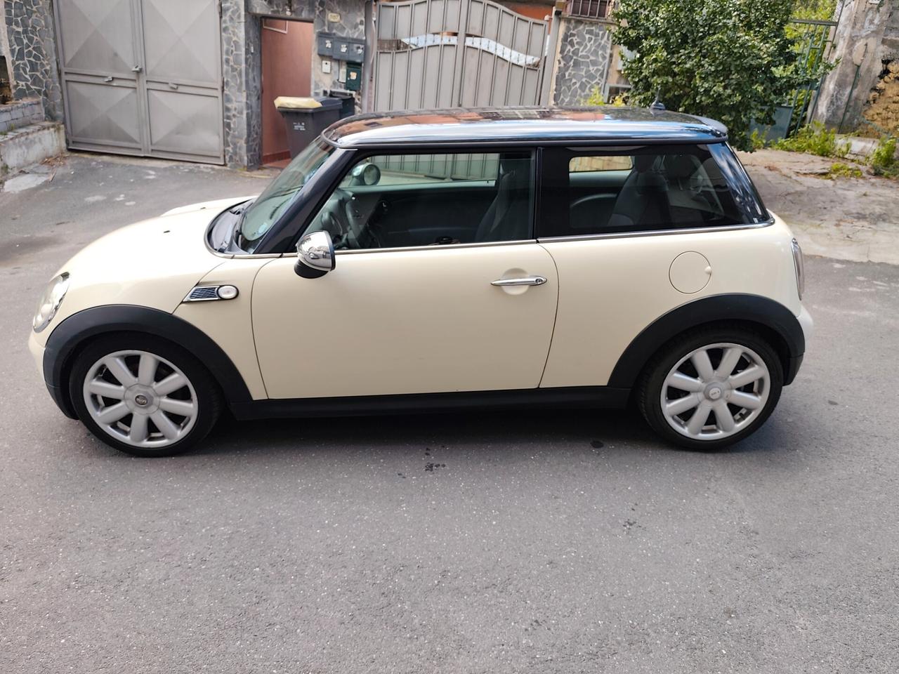 Mini 1.6 16V Cooper D 2010 Leggi