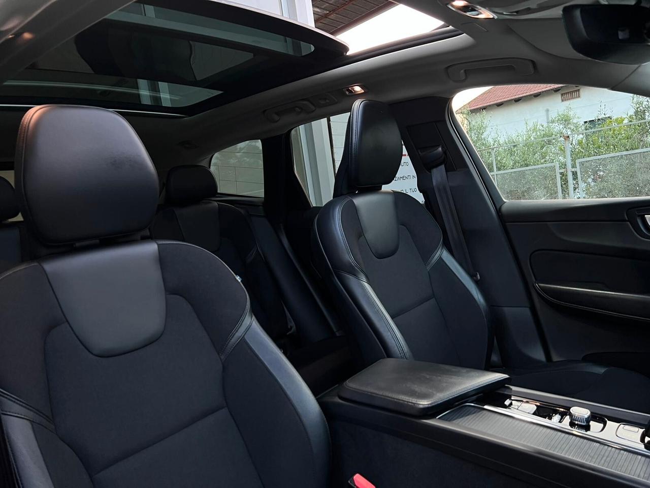 Volvo XC 60 XC60 B4 (d) AWD Geartronic Momentum Tetto apribile