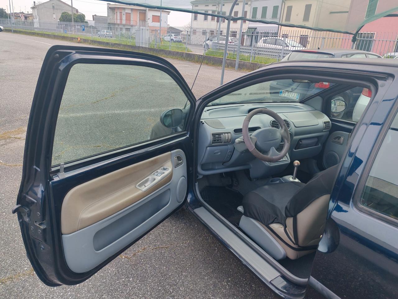 Renault Twingo 1.2i 16V Initiale