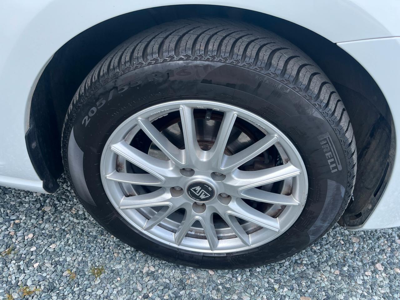 Volkswagen Golf 1.6 TDI 5p. 01/2016 NEOPATENTATI