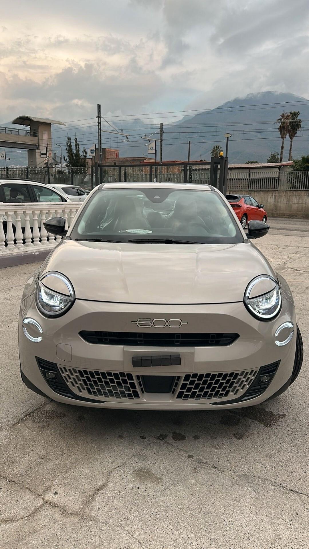 Fiat 600 Hybrid 145 CV CAMBIO AUTOMATICO "ICON"