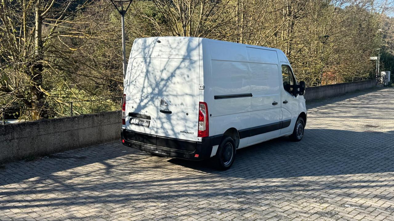 RENAULT Master T33 2.3 dci 125cv L2H2 E5