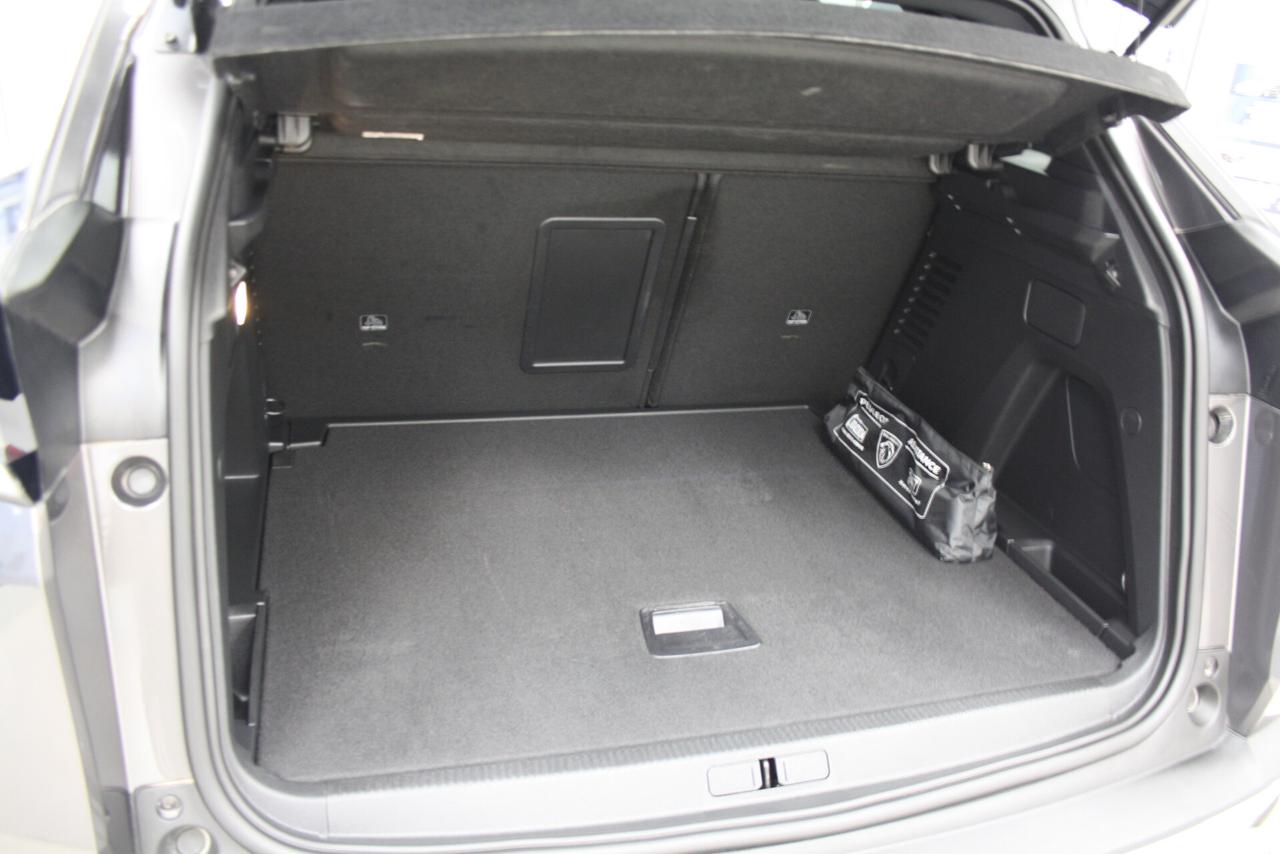 PEUGEOT 3008 1.5 HDI 130CV ALLURE PACK *2024