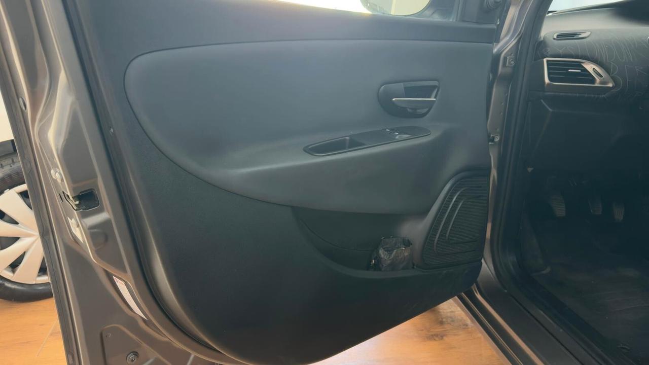 Lancia Ypsilon 1.2 69 CV 5 porte GPL Ecochic Elefantino