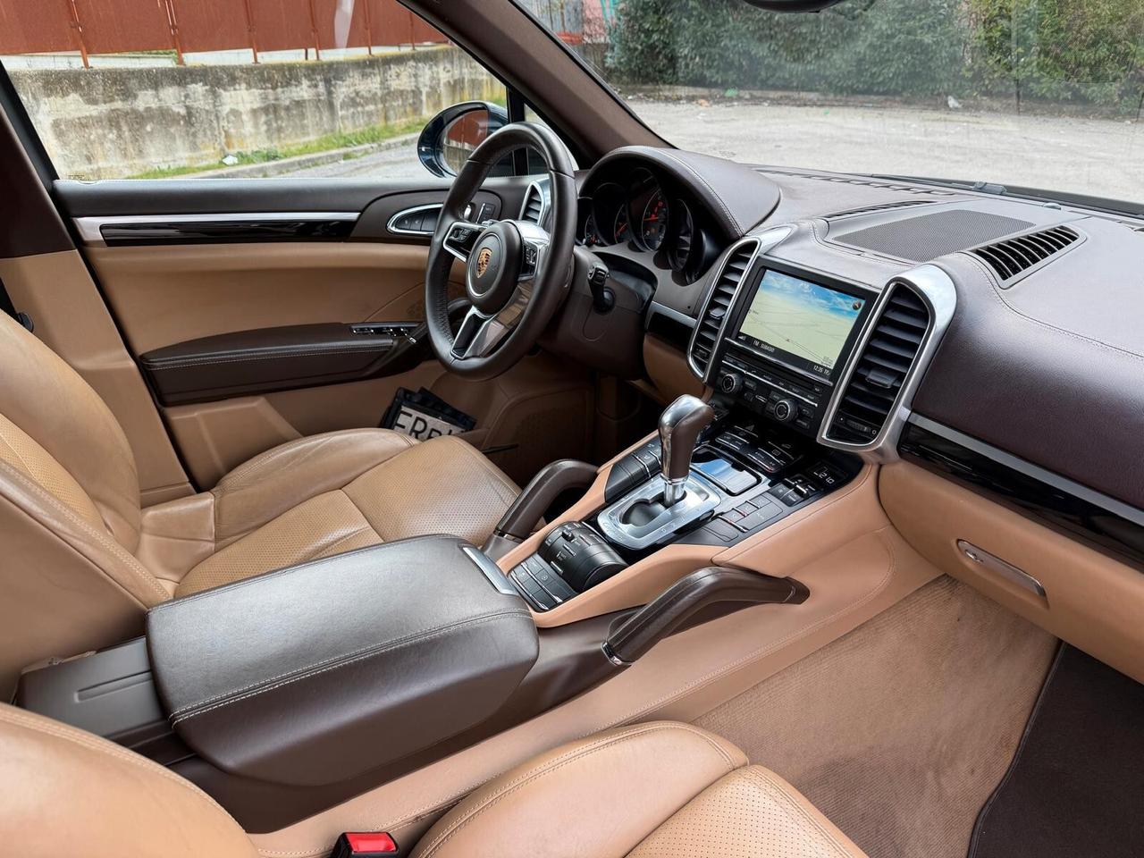 PORSCHE CAYENNE 3.0D/FARI XENO/CERCHI 21/PINZE GIALLE/VETRI PRIV TAG. CERT/PORT ELETTRICO/TELC.POST !!