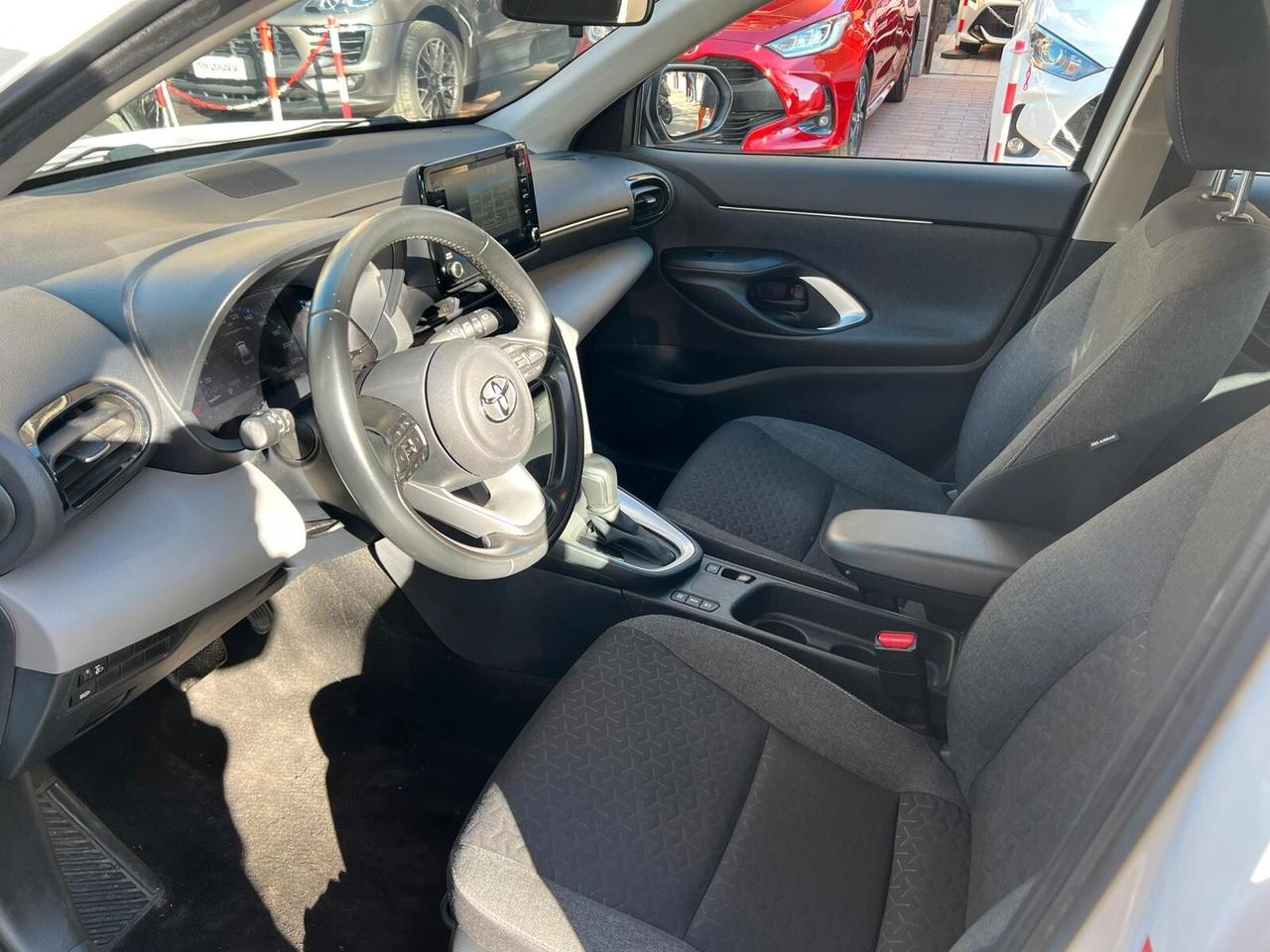 Toyota Yaris Cross 1.5 Hybrid E-CVT AWD-i Business