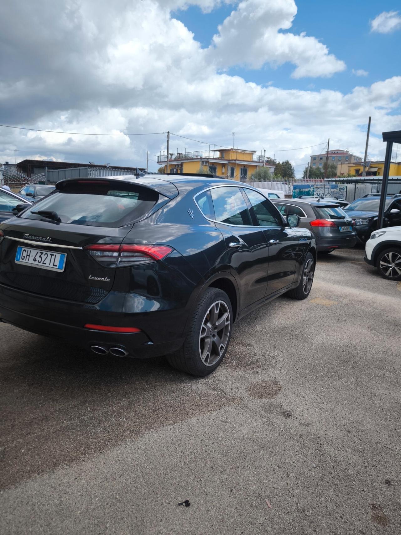 Maserati Levante MHEV 330 CV AWD GT full blackTetto panoramico