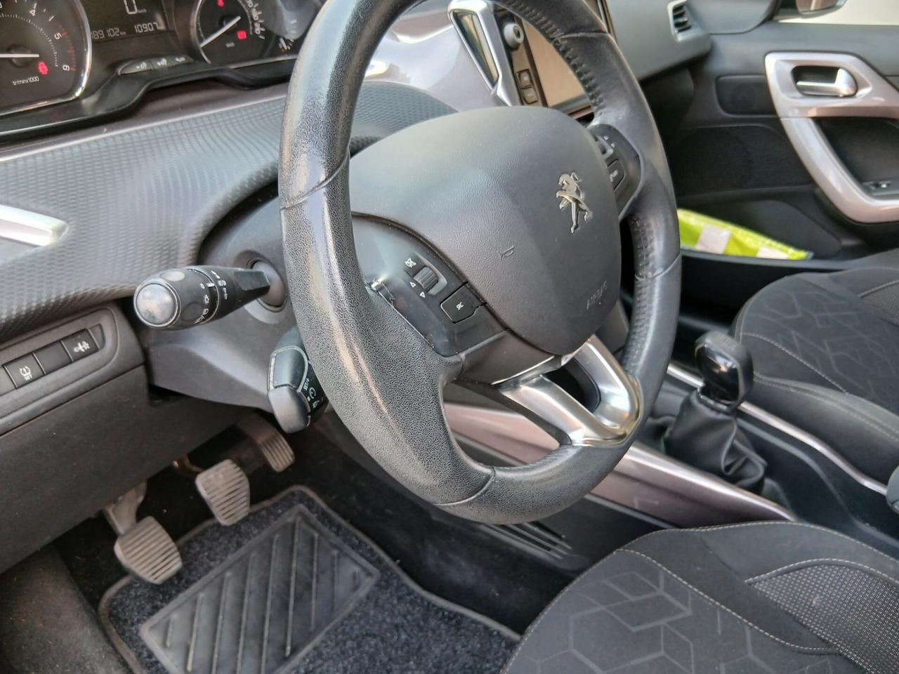 Peugeot 2008 BlueHDi 75 Active Ok per neo patentati TUA a € 158 mese