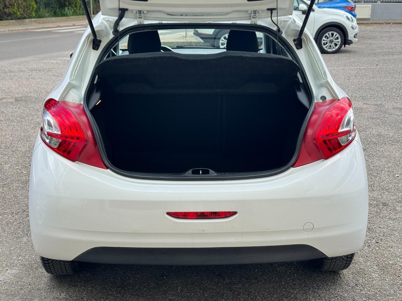 PEUGEOT 208 1.4 HDi 68 CV 5p. Business