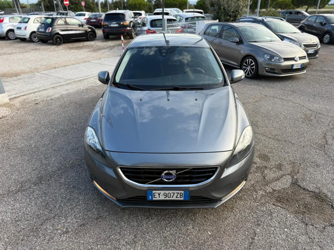 VOLVO V40 D2 Momentum
