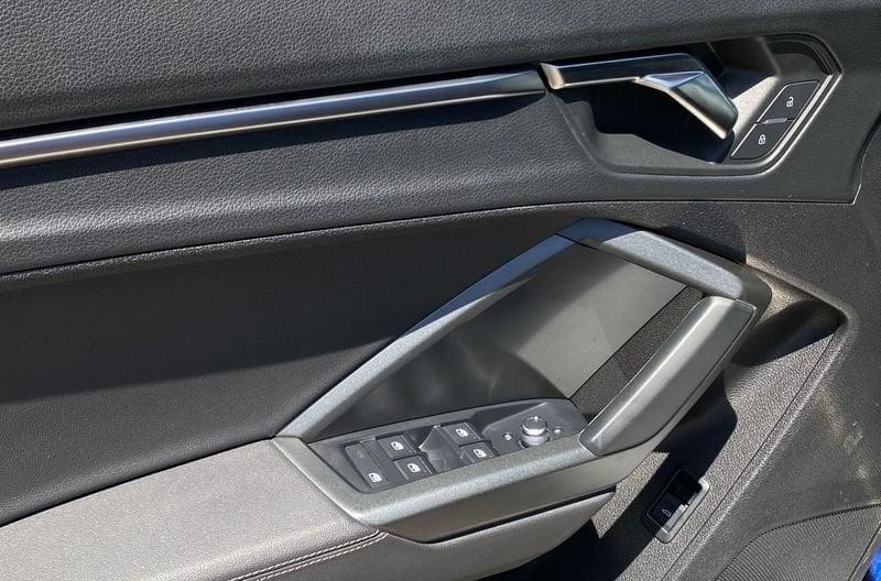 Audi Q3 SPB S Line interno ed esterno 2.0 TDI 150CV s-tronic 35