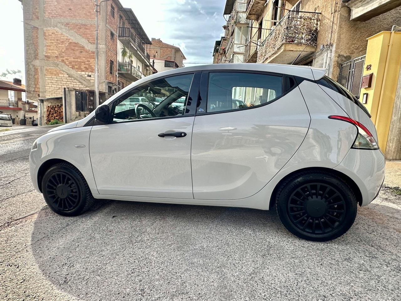 Lancia Ypsilon 1.2 69 CV 5 porte Elefantino