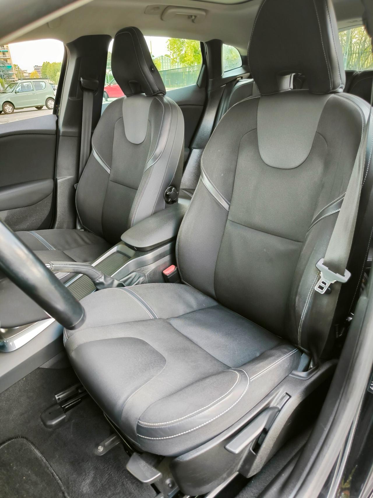 Volvo V40 D3 Geartronic Momentum con Cambio automatico