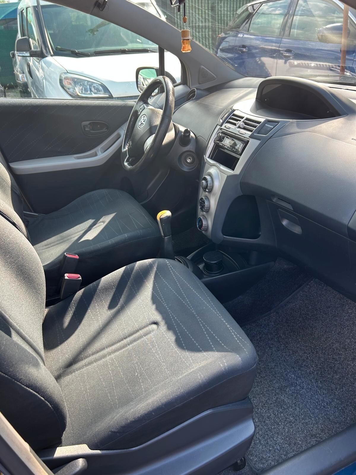 Toyota Yaris 1.0 5 porte Sol