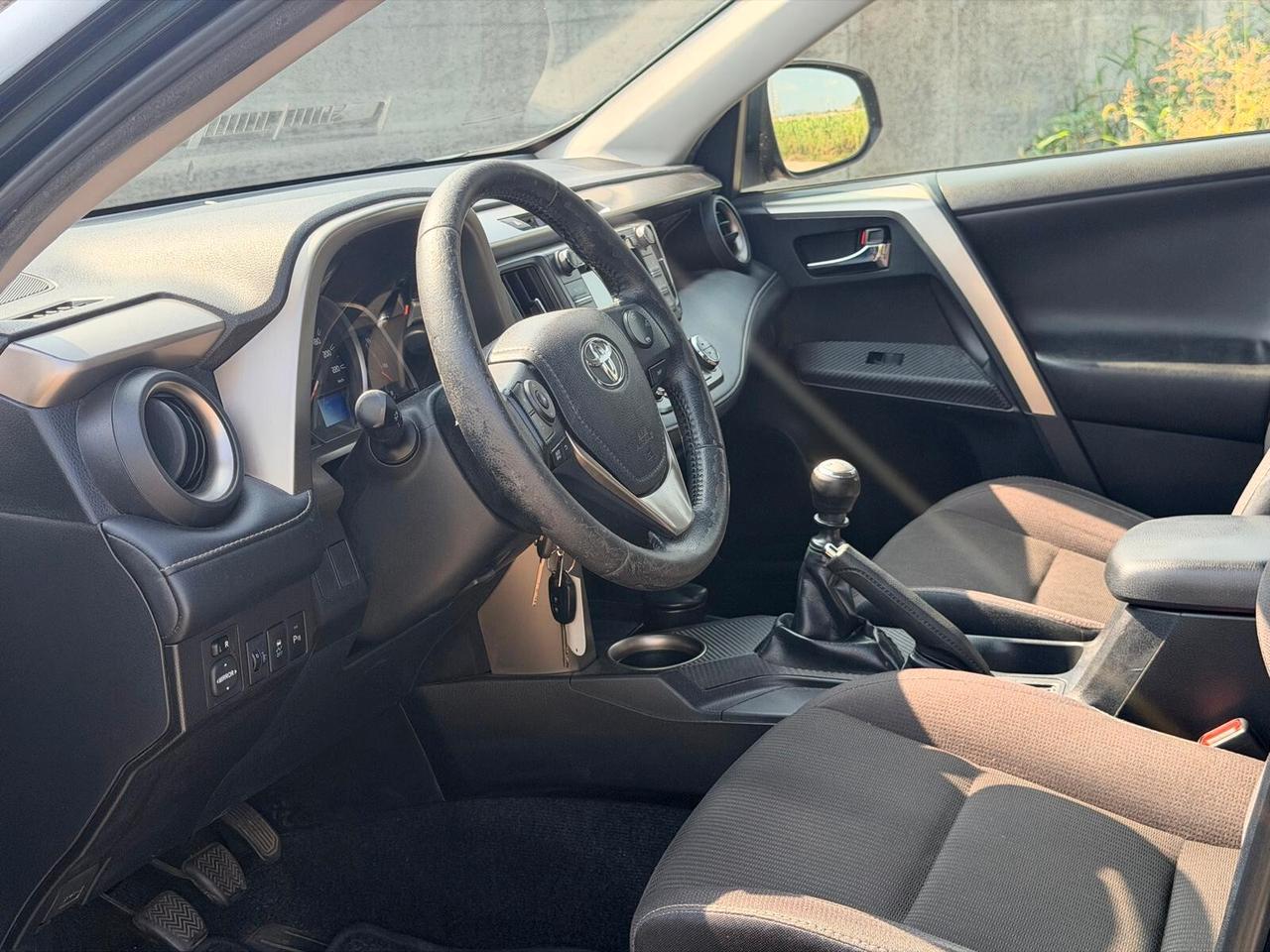 Toyota RAV4 2.0 D-4D 2WD Style White Edition Euro 5b - 2015 - 230.000 km