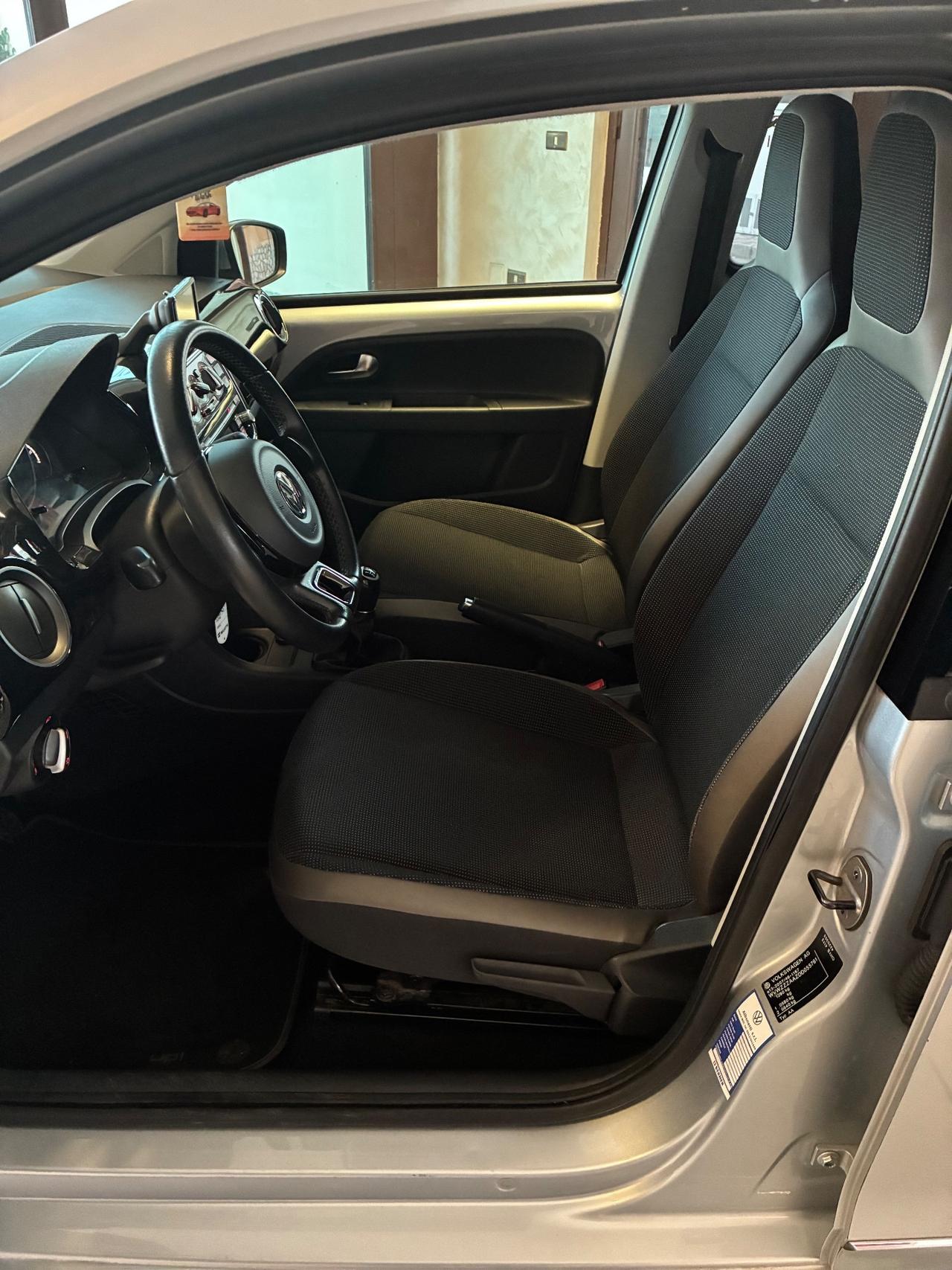 Volkswagen up! 1.0 75 CV 5p. high