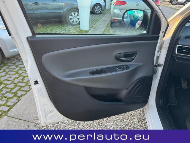 LANCIA Ypsilon 1.2 69 CV 5 porte Platinum