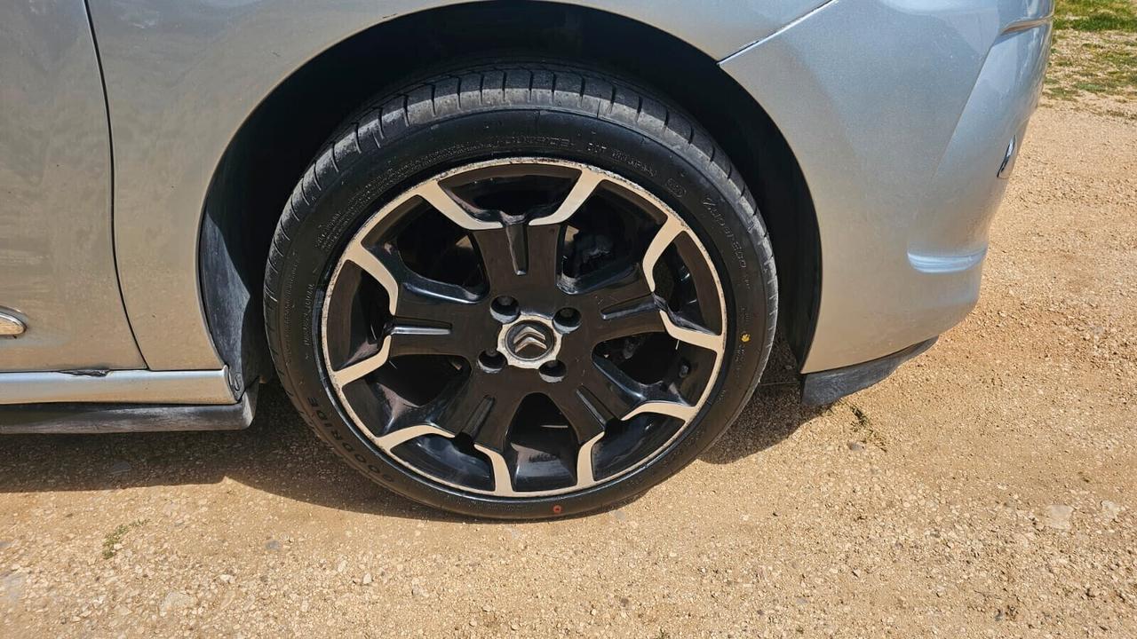 CITROEN DS3 2011 1.6 HDI 92 CV SoChic € 3.900,00