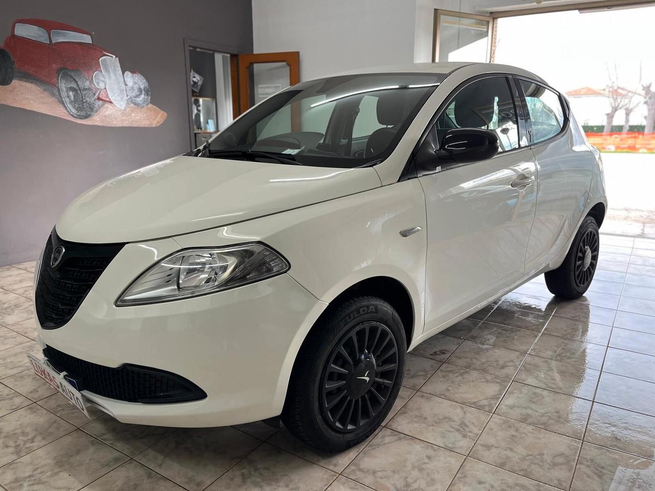 Lancia Ypsilon 0.9 TwinAir 85 CV 5 porte Metano Ecochic Elle