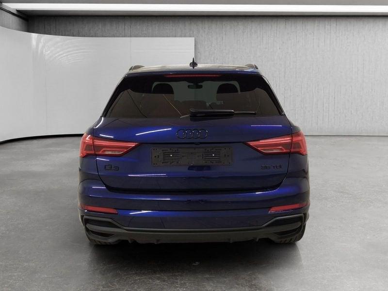 Audi Q3 35 2.0 tdi Identity Black s-tronic