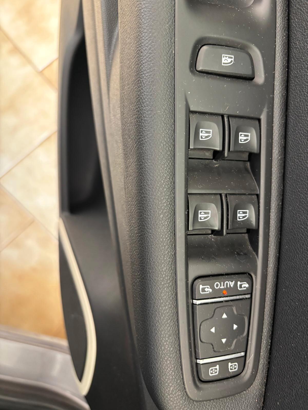 RENAULT CAPTUR ANNO 2018 BZ ADATTA NEOPATENTATI KM 40 MILA