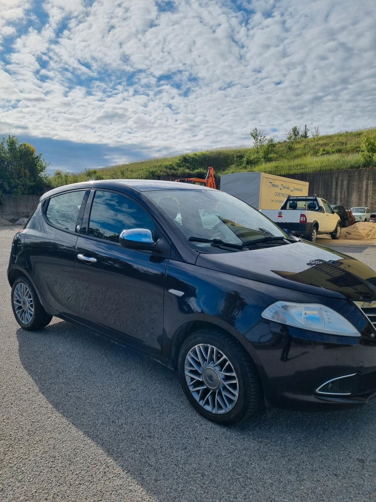 Lancia Ypsilon 1.2 69 CV 5 porte GPL Ecochic Platinum