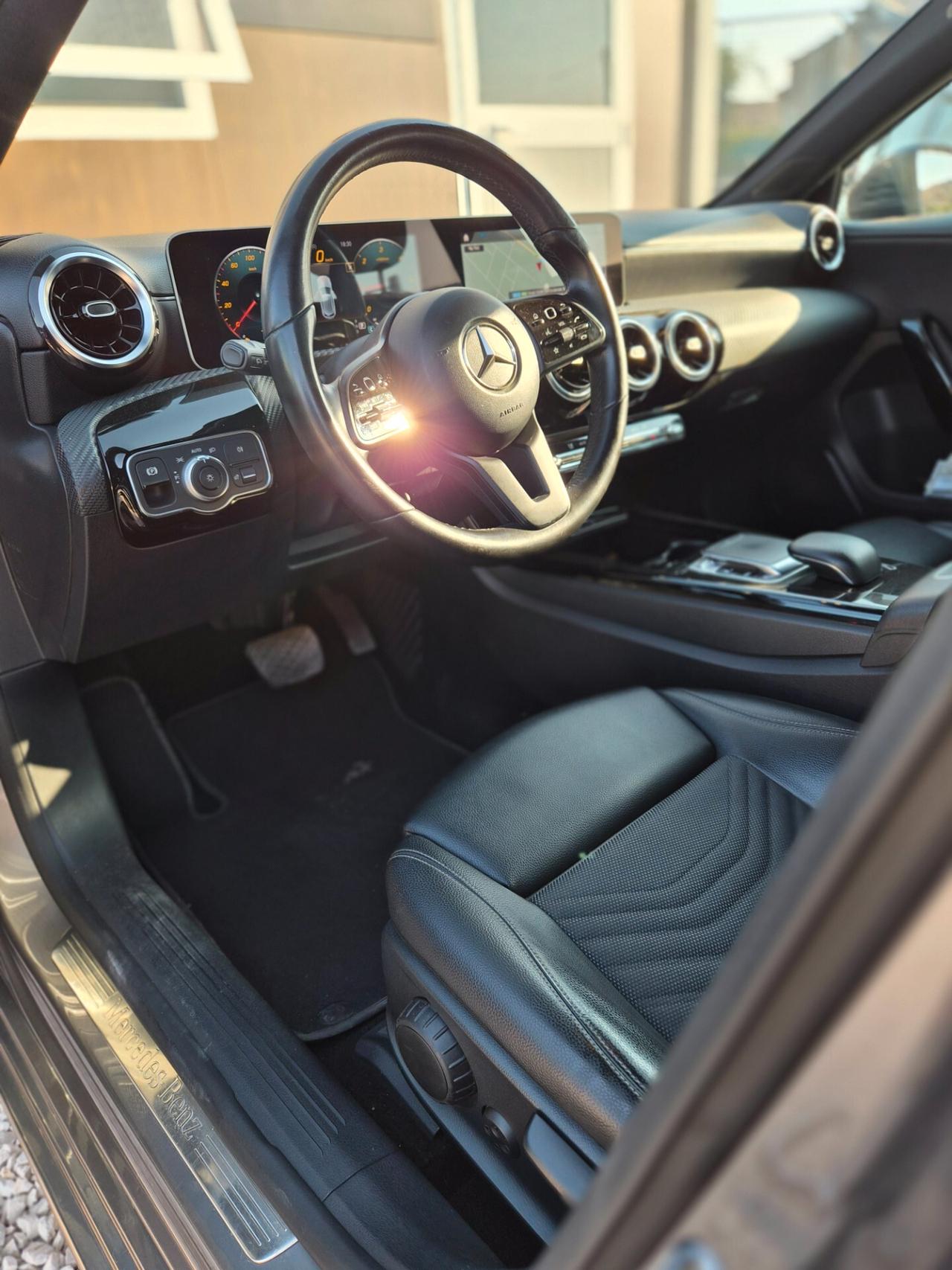 Mercedes-benz A 180 d Sport pelle,led