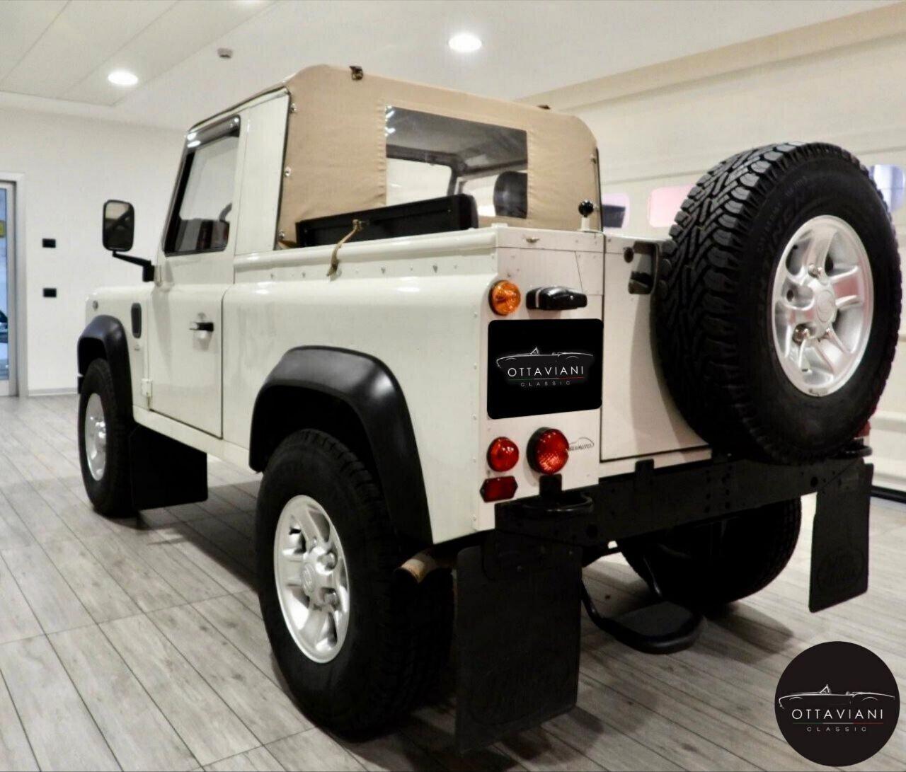 Land Rover Defender 90 turbodiesel Soft-top