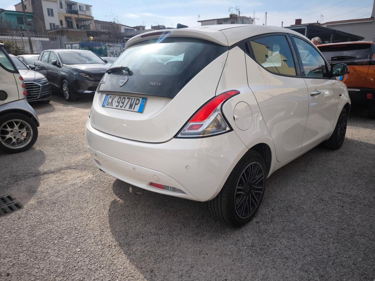 Lancia Ypsilon 1.0 FireFly 5 porte S&S Hybrid Gold
