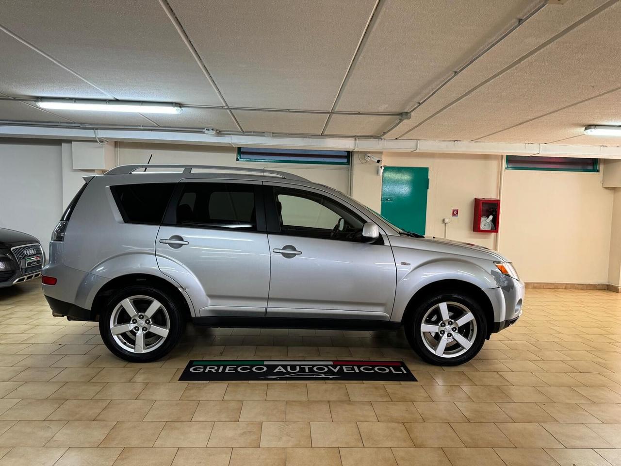 Mitsubishi Outlander 4X4 7POSTI