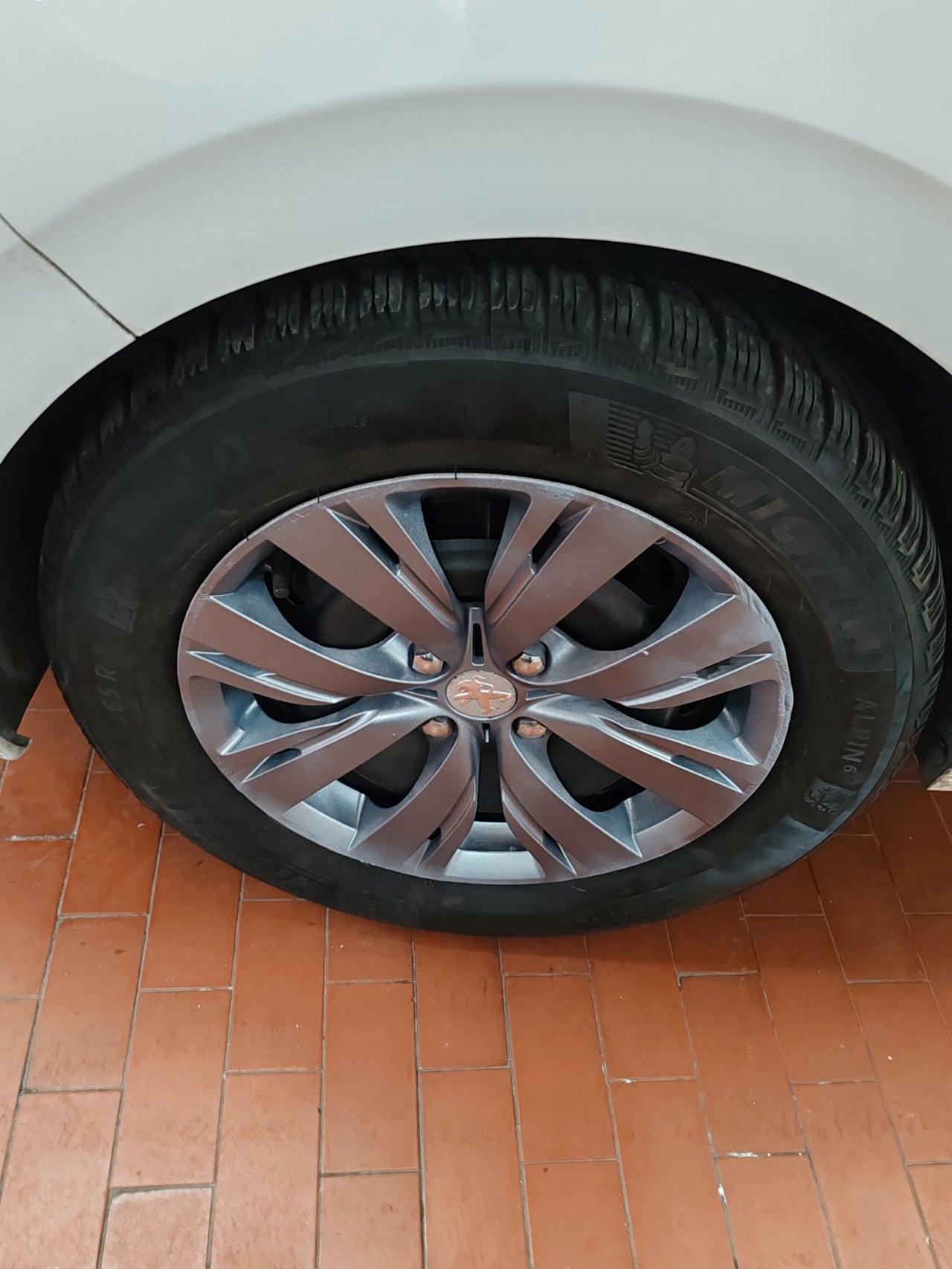 Peugeot 208 1.0 5 PORTE